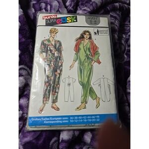 Burda Pattern 4997 Maternity Jumper Tie 10-22 UNCUT